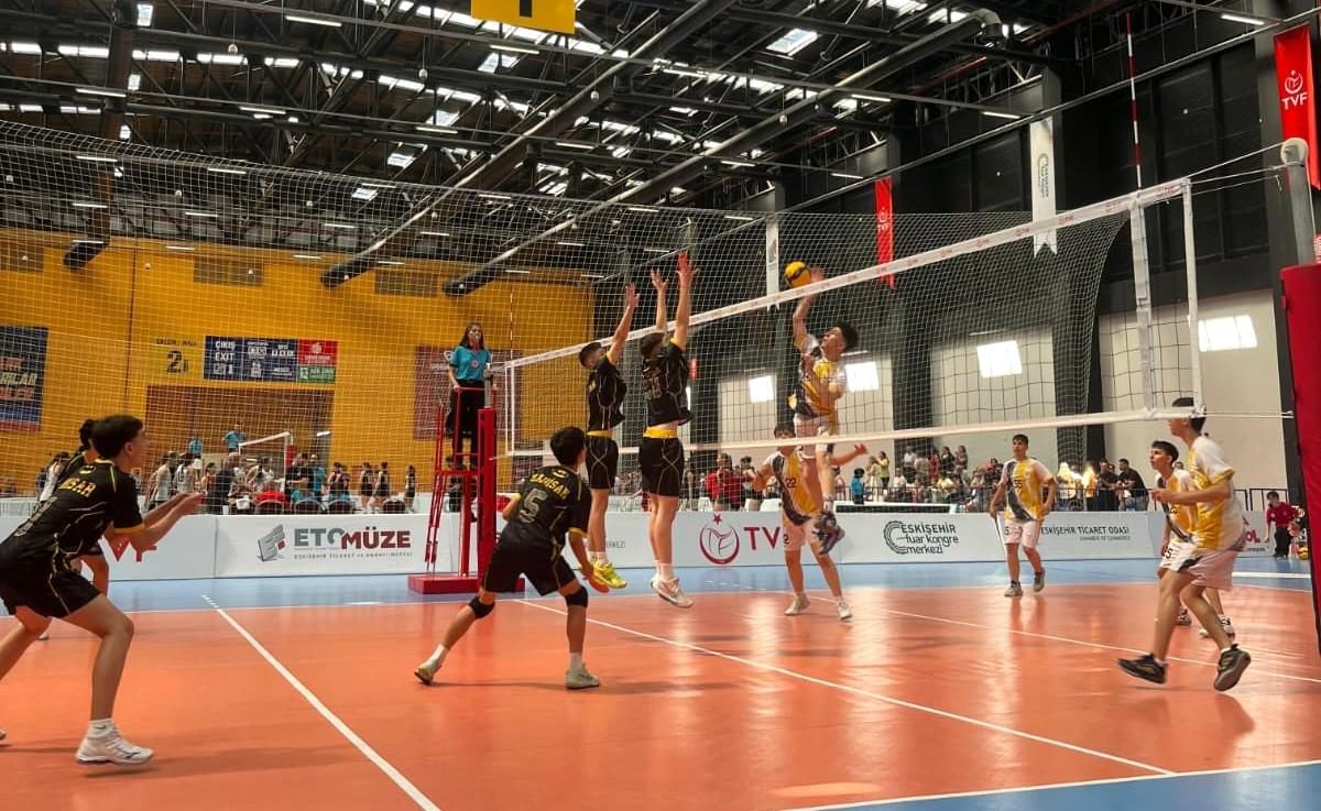 Manisa voleyboluna çifte şampiyona kontenjanı kazandırdılar