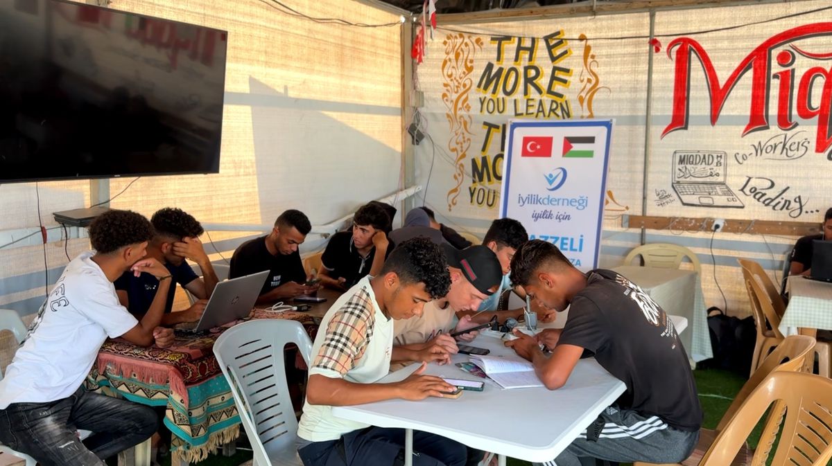 İyilik Derneği'nden Gazze'de sınava giren öğrencilere destek