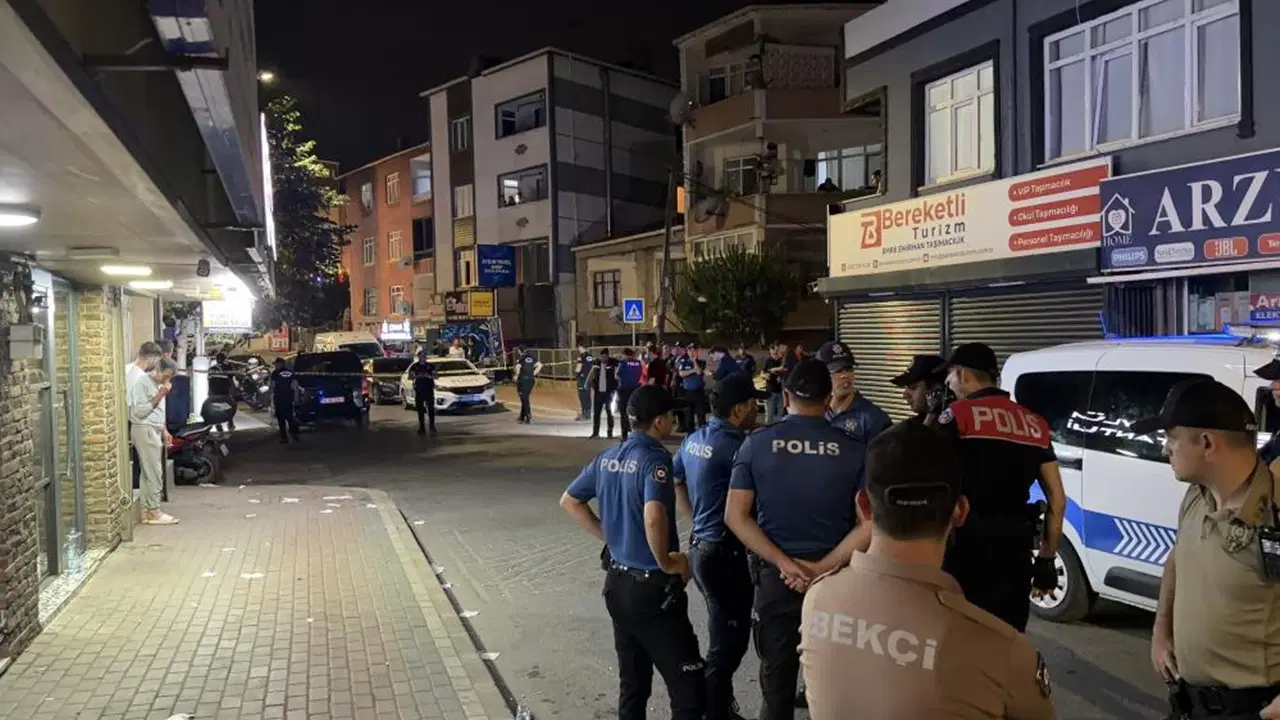 Tartışma silahlı kavgaya dönüştü! 1’i yoldan geçen yurttaş olmak üzere 3 kişi yaralandı