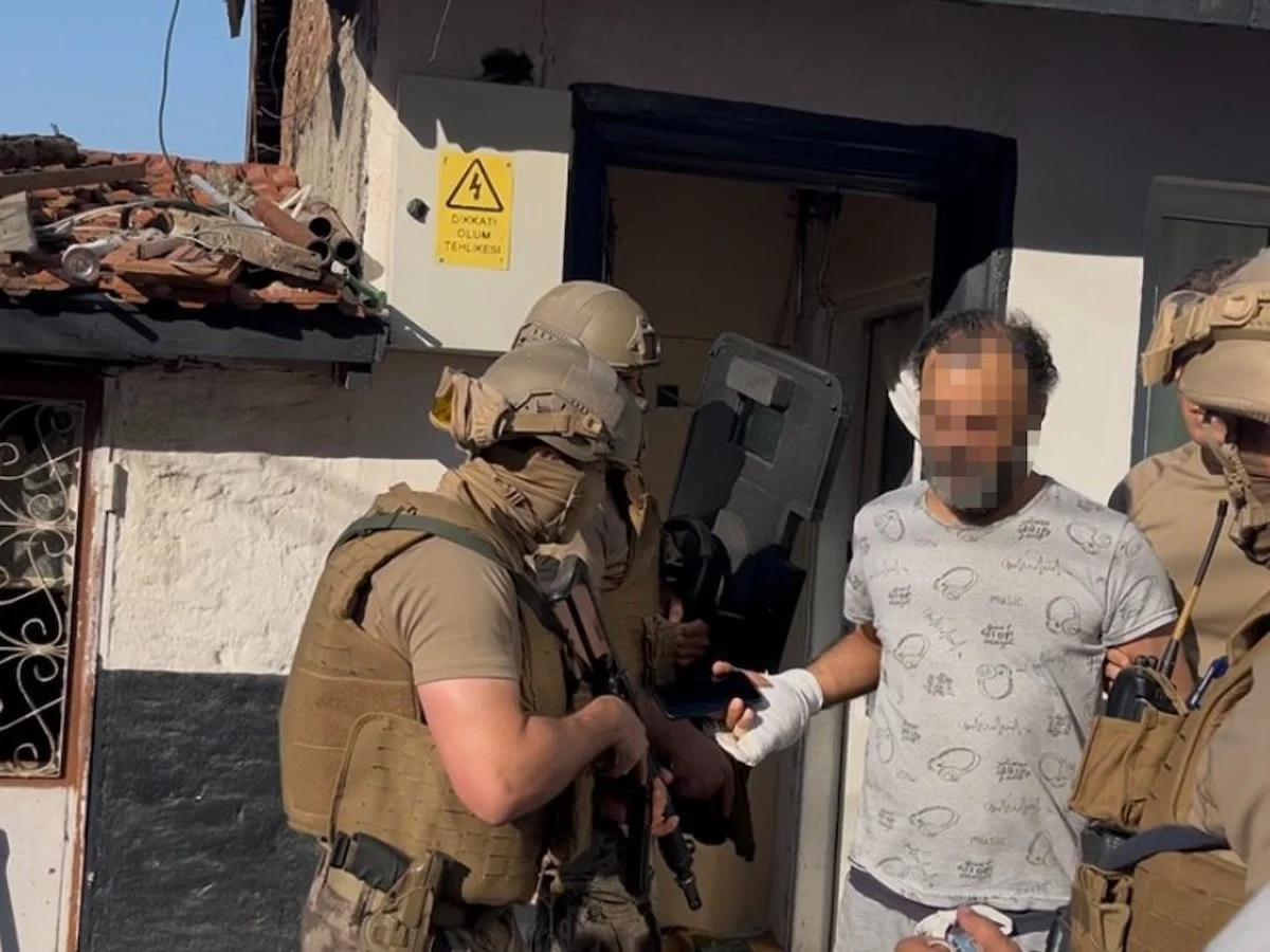 Bursa'da hapis cezası bulunan firariyi özel harekat yakaladı