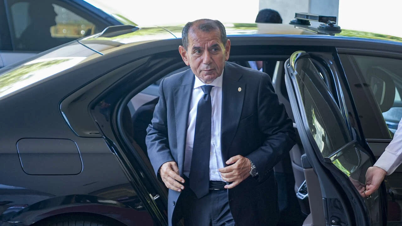 Rekor bütçe! Dursun Özbek forvet transferlerini bitirdi!