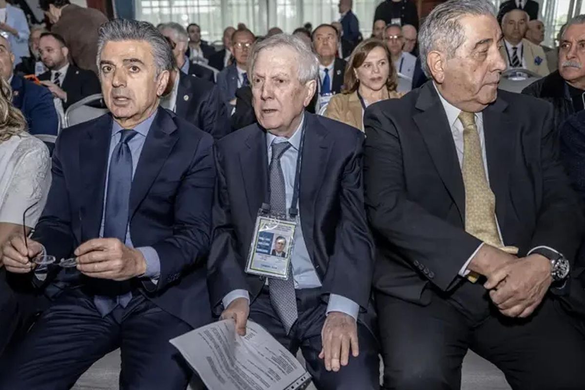 Fenerbahçe'de 7 istifa birden! Aziz Yıldırım'ın en yakınındaki isim bıraktı