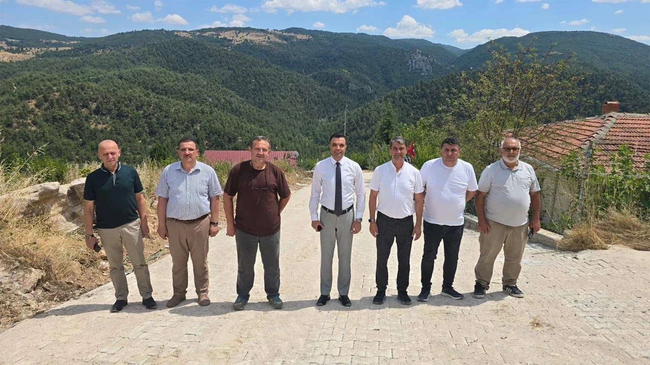 Kaymakam Yayabaşı kilitli parke taşı çalışmalarını yerinde inceledi