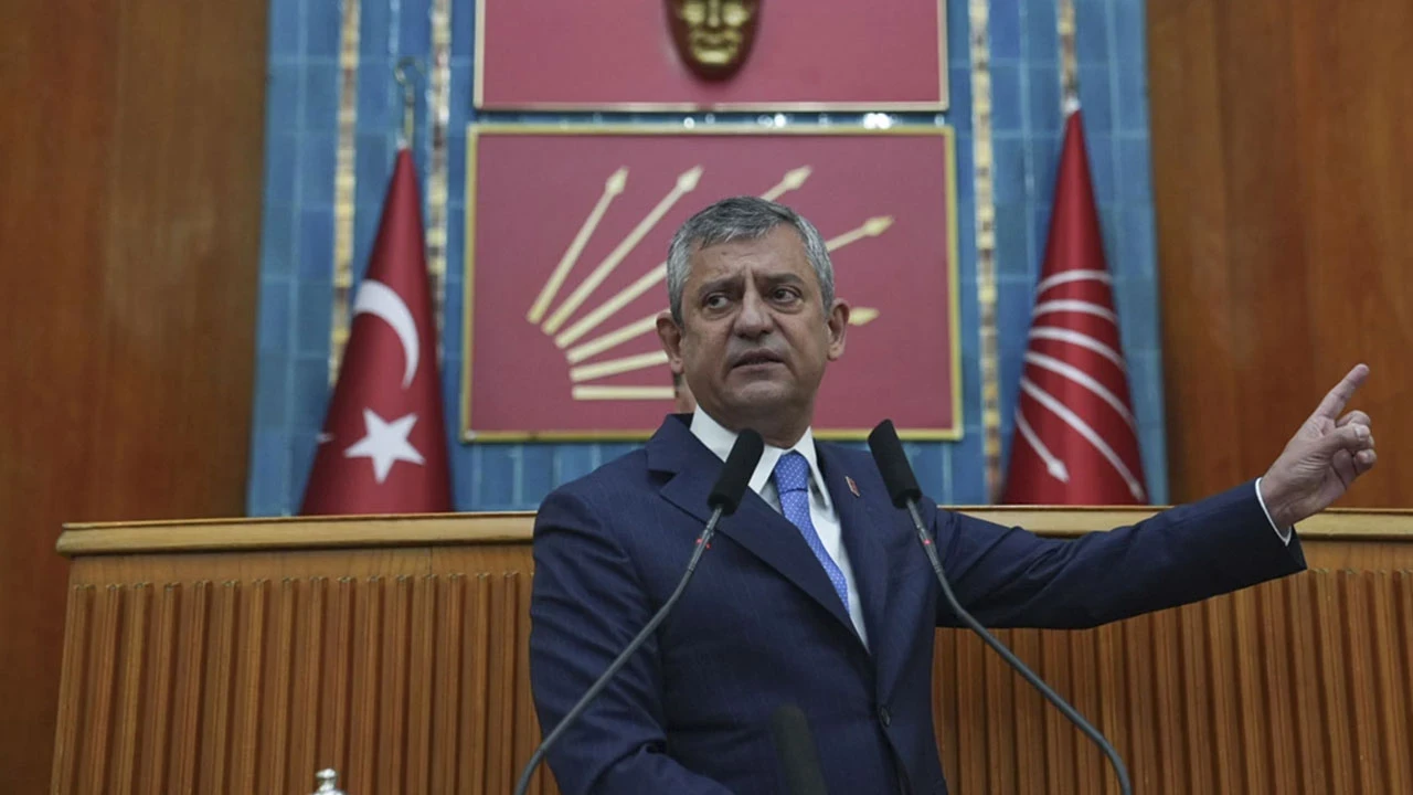 Özgür Özel'den bomba yeni parti mesajı: Bir kapı kapanırsa yenileri açılır