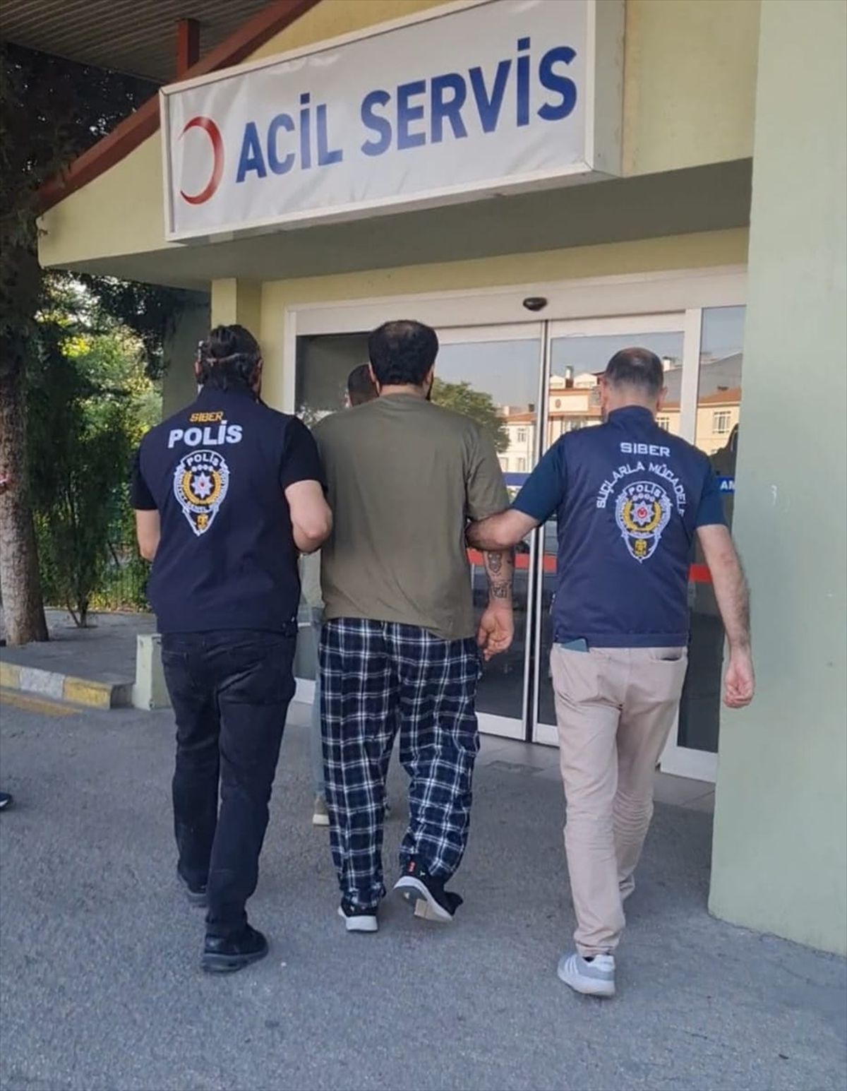 Ankara'da haklarında 68 ve 43 yıl hapis cezası bulunan 2 "siber dolandırıcı" yakalandı