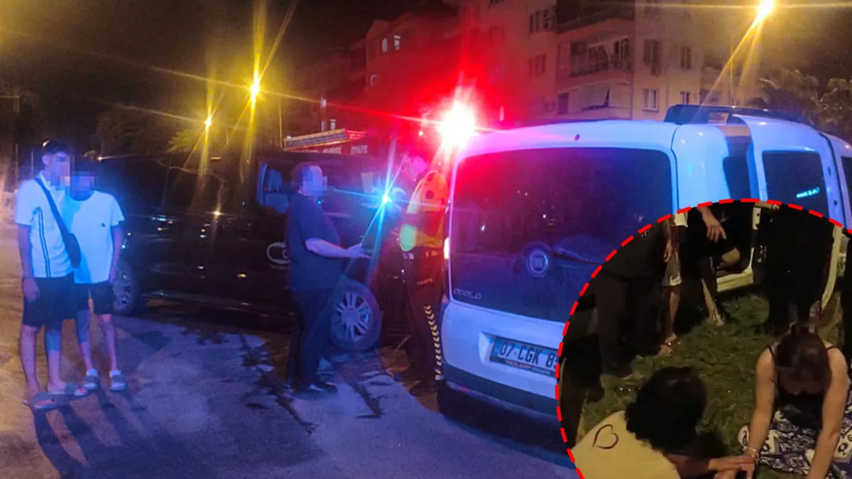 Antalya'da feci kaza! Çarpışmanın etkisiyle refüje çıkan araç hurdaya döndü: 3 yaralı