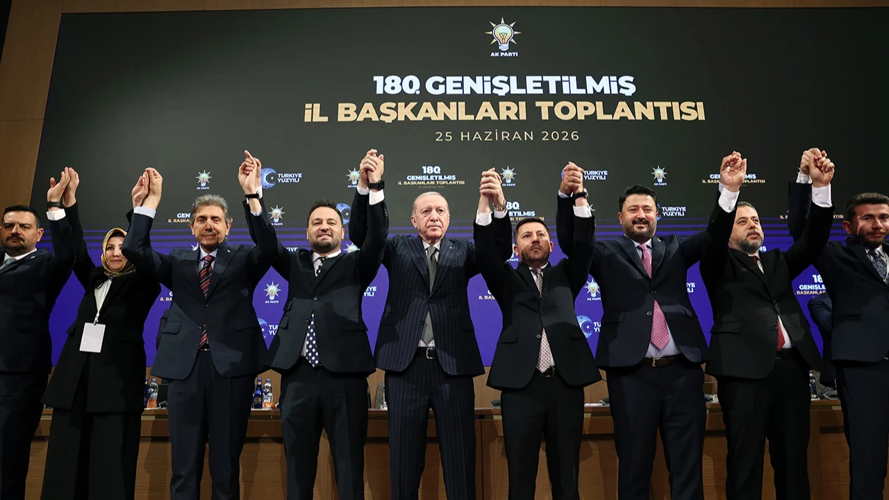 Kulisler kaynıyor: ''İki belediye başkanı daha AK Parti'ye geçecek''