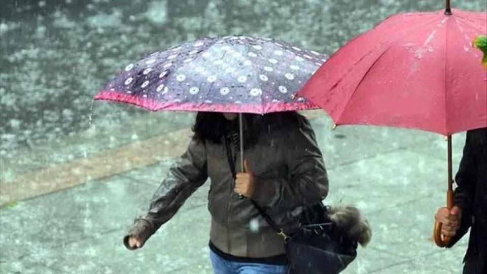 Bugün hava nasıl olacak? Meteoroloji o bölgeleri uyardı: Yaz ayında yağmur hakimiyeti!