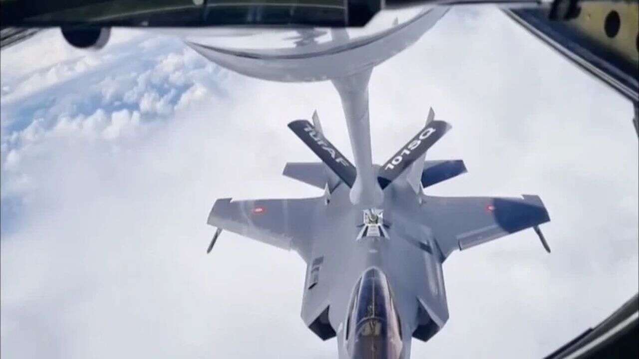 MSB paylaştı: TSK tankerinden Danimarka F-35'ine havada yakıt ikmali