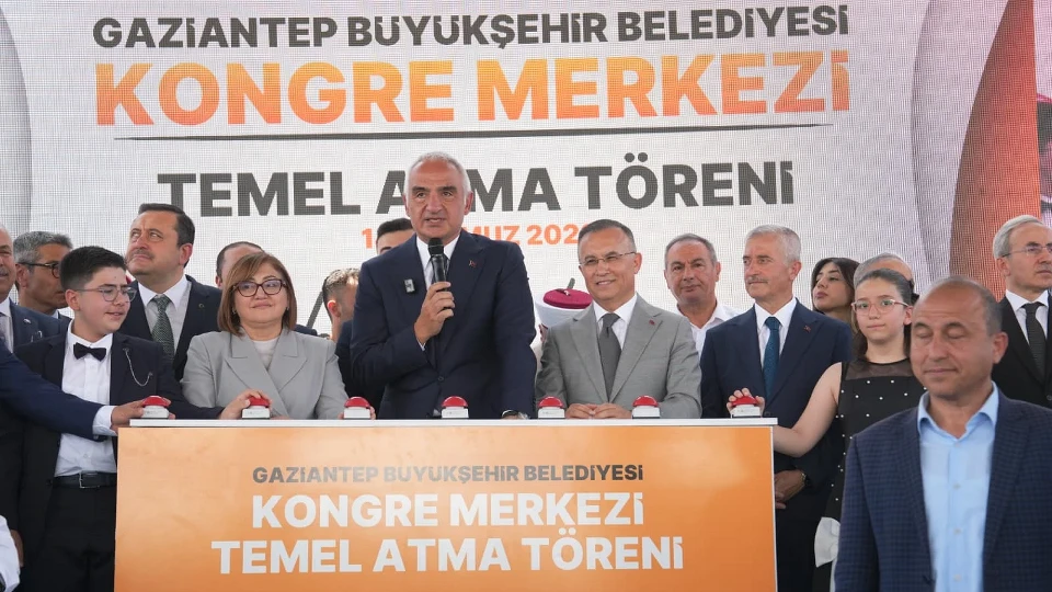 Tarihi, sanatı ve ticareti tek çatı altında buluşturacak... Gaziantep'e dünya standartlarında dev imza! Bakan Ersoy geleceğin kültür üssünün temelini attı