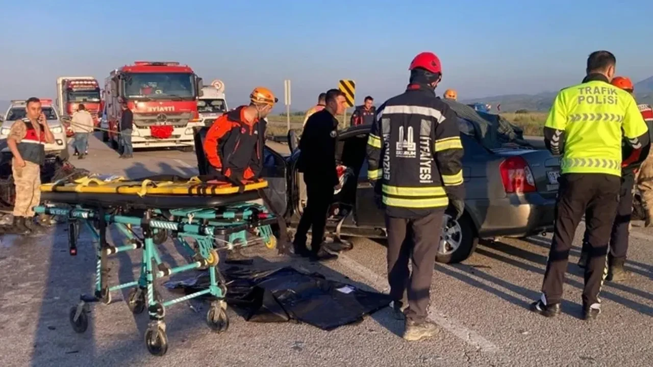 Erzurum'da feci kaza! Kamyon ve otomobil çarpıştı: Ölü ve yaralılar var