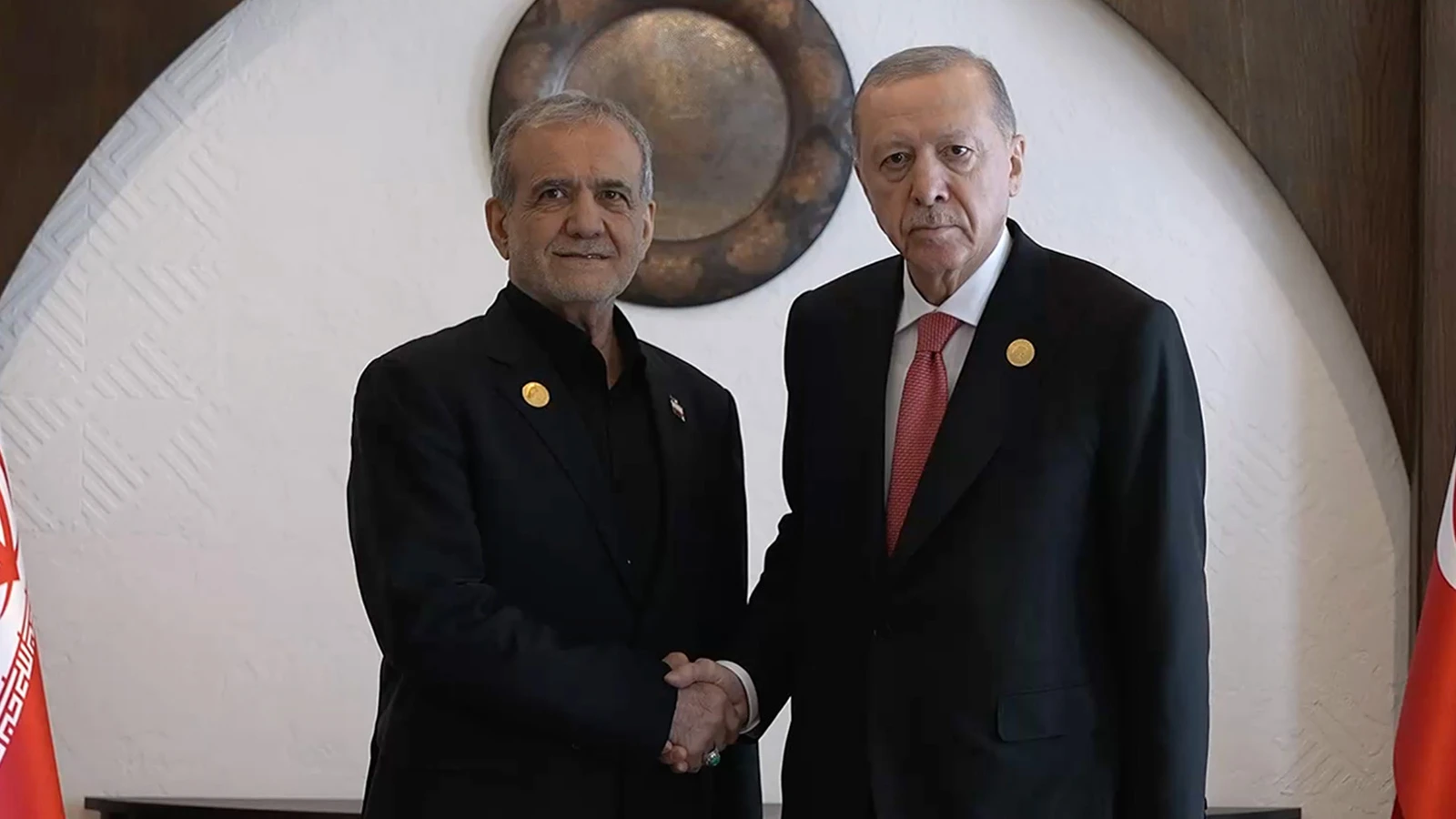 Cumhurbaşkanı Erdoğan, İran Cumhurbaşkanı Pezeşkiyan ile görüştü: Barış için Türkiye'den tam destek