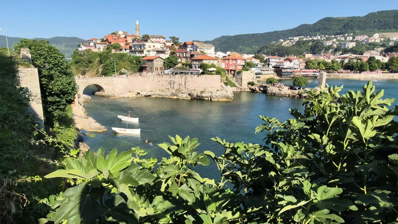 Çeşm-i Cihan'da turizm patlaması: 6 binlik ilçe 3 günde 100 bin ziyaretçi ağırladı