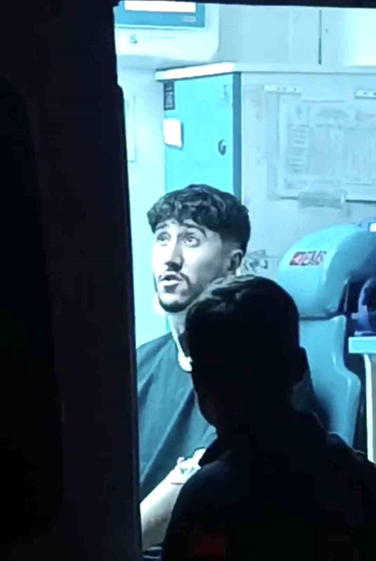 Iğdır'da kontrolden çıkan otomobil iş yerine girdi: 2 yaralı
