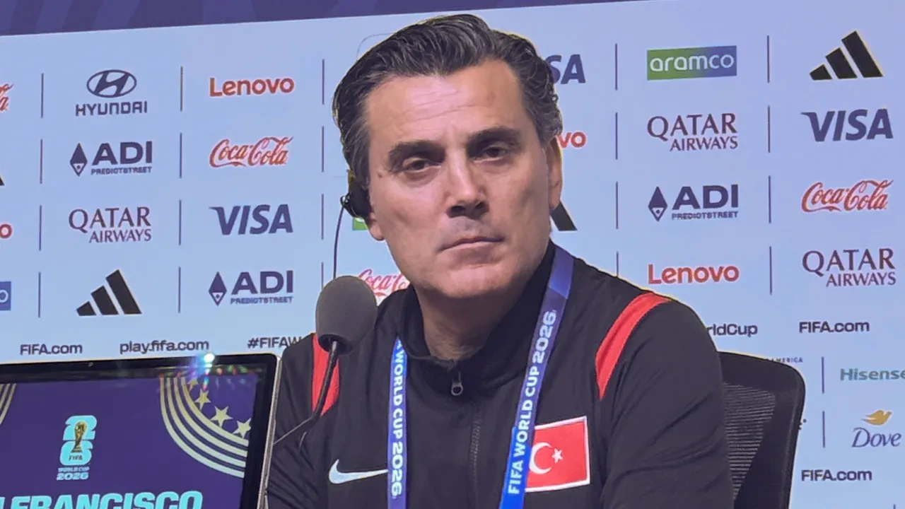 Montella'dan forvet sorusuna çarpıcı cevap! "Forvet konusunu açmanıza şaşırarak bakıyorum"