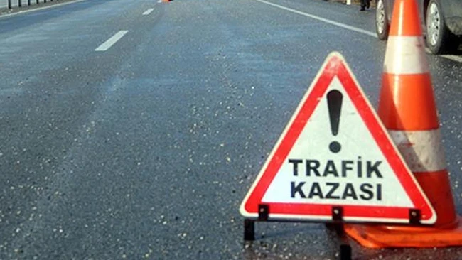 İzmir'de tarım işçilerini taşıyan midibüs devrildi: 22 kişi yaralandı