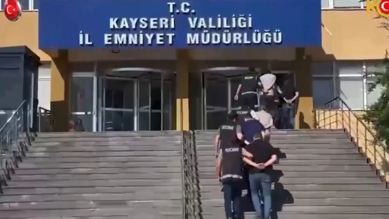 Kayseri'de 'kaçak sigara' operasyonu: 2 tutuklama