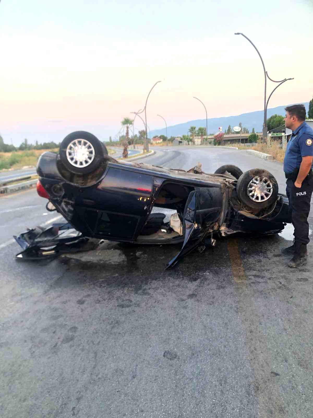 Ters dönen otomobildeki sürücü, sıkıştığı yerden kurtarıldı