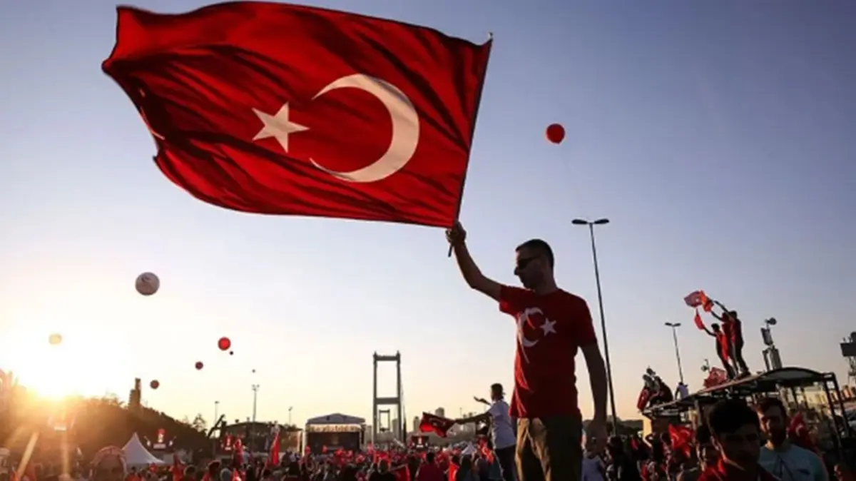 15 Temmuz resmi tatil mi, hangi güne denk geliyor" 15 Temmuz'da toplu taşıma ücretsiz mi"