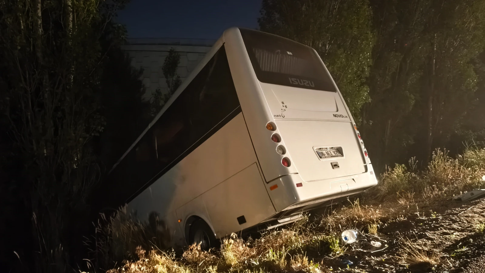 Ankara'da servis aracı şarampole yuvarlandı: 8 yaralı