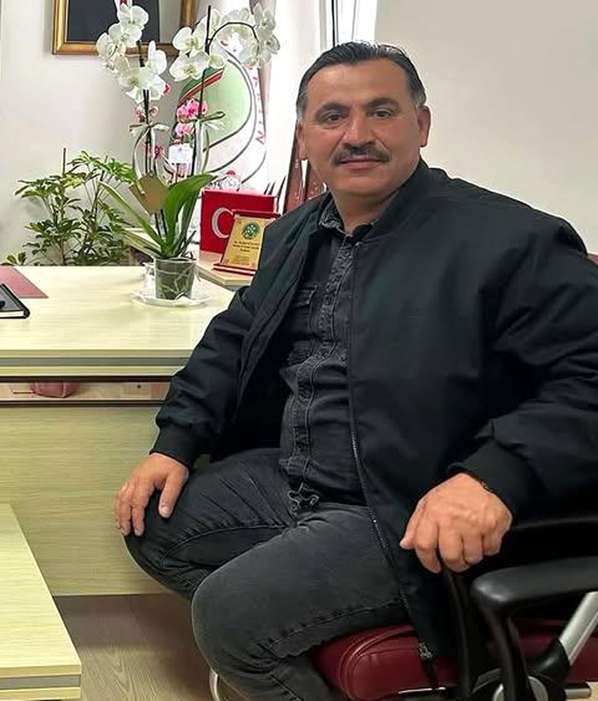 Muhtar evinin garajında ölü bulundu