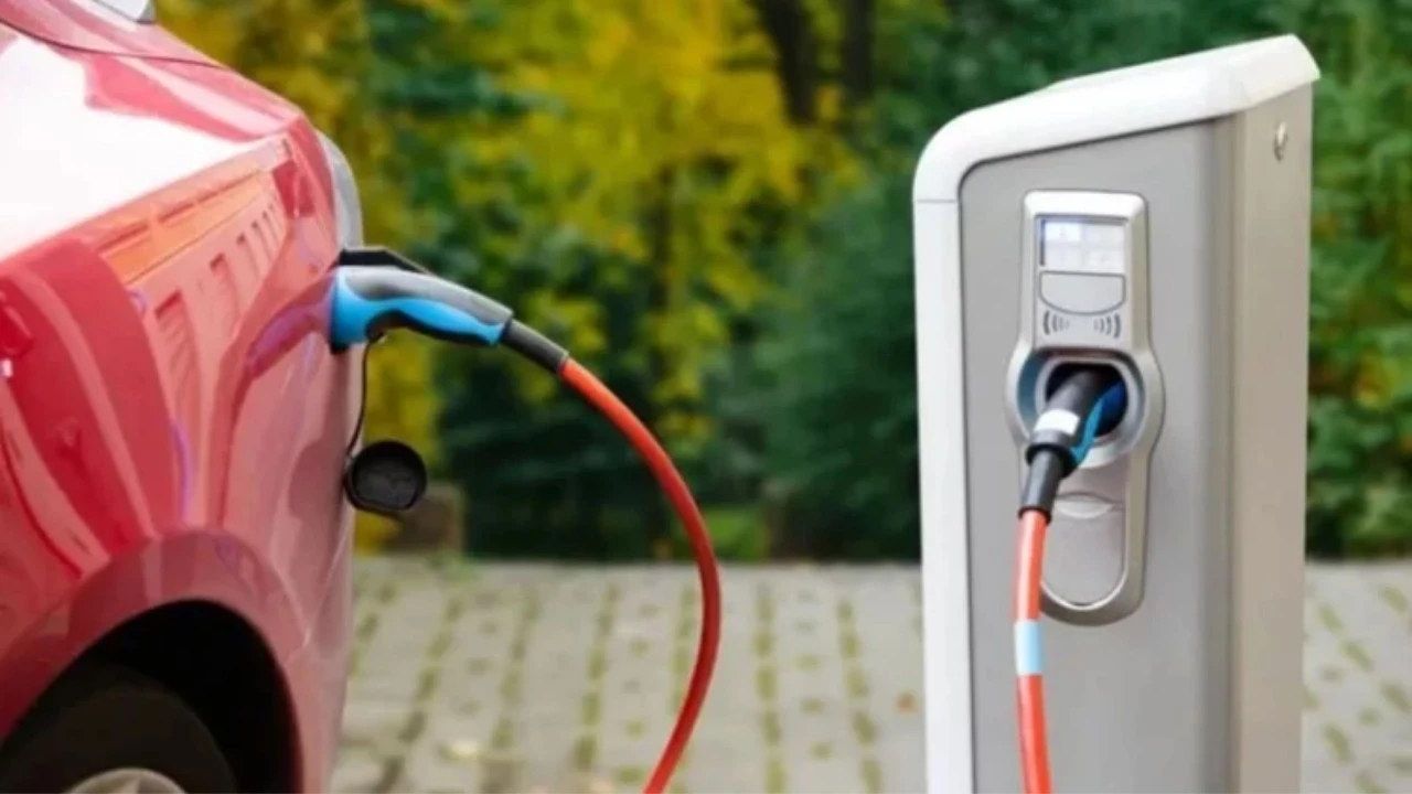 Rusya'daki yakıt krizi elektrikli ve hibrit araç satışlarını arttırdı