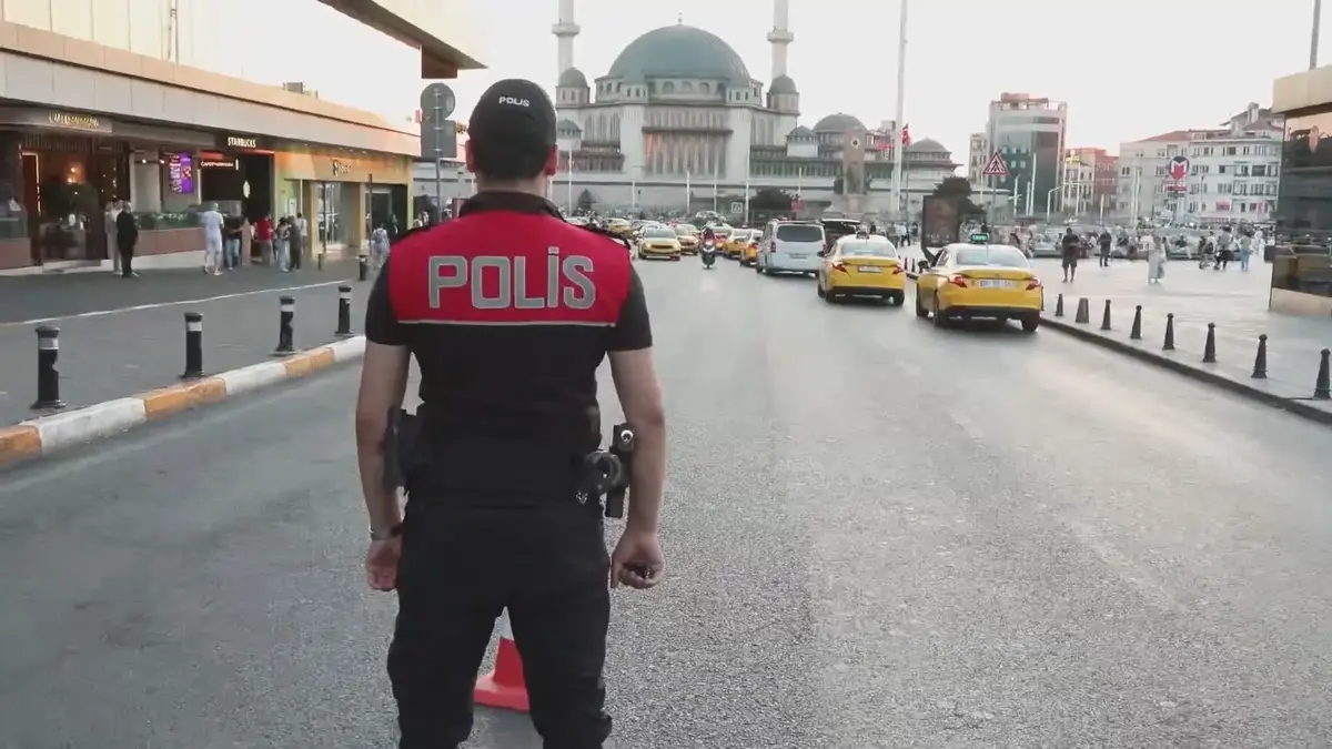 Taksim'de helikopter destekli 'Huzur İstanbul' denetimi