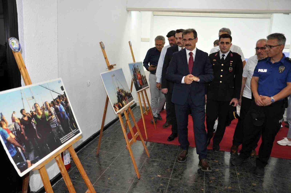 Salihli'de 15 Temmuz fotoğraf sergisi duygulandırdı