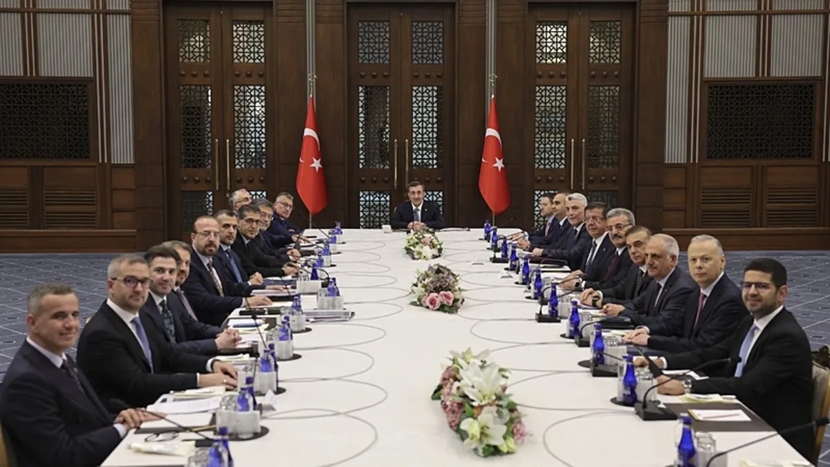 Külliye'de 'ekonomi' zirvesi: Kredi paketi ve 12. Yargı Paketi masaya geldi
