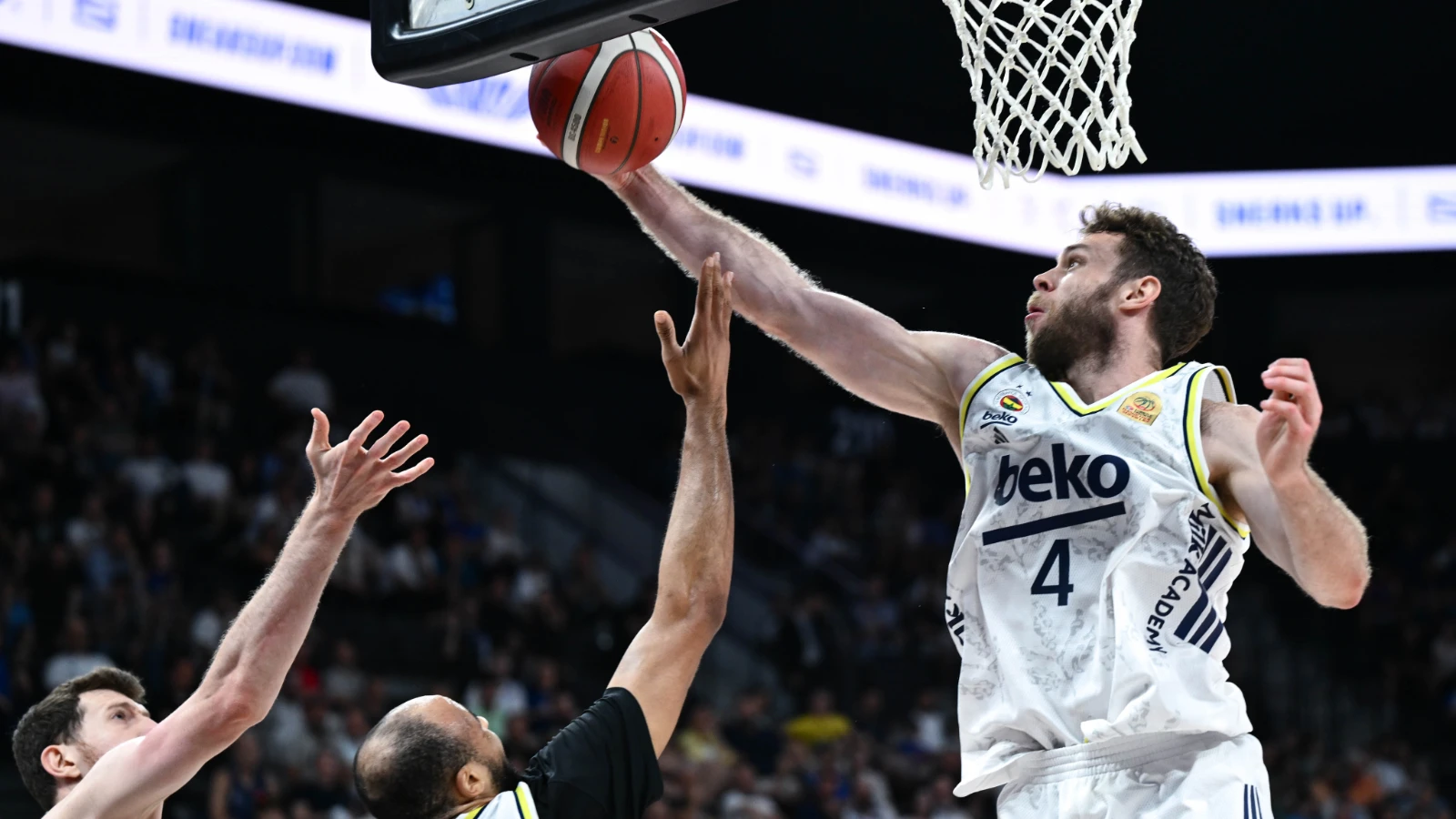 Basketbol Süper Ligi'nde ilk finalist Fenerbahçe!