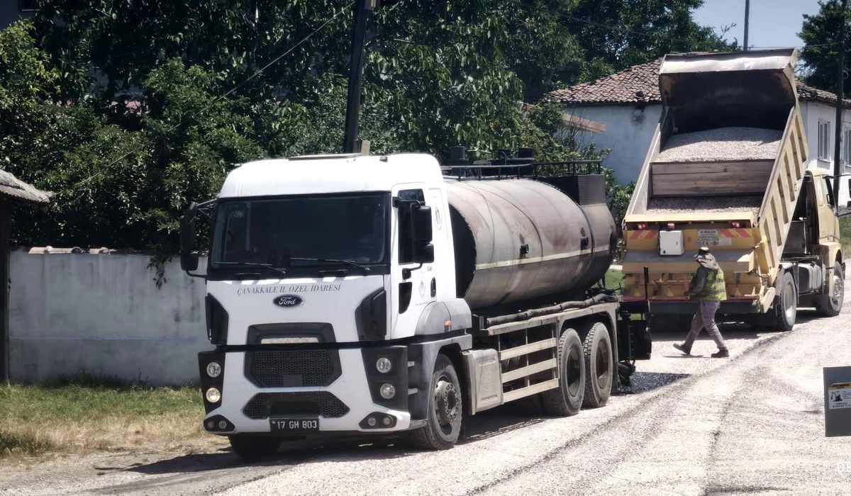 Biga Geyikkırı Köyü yolu yenilendi