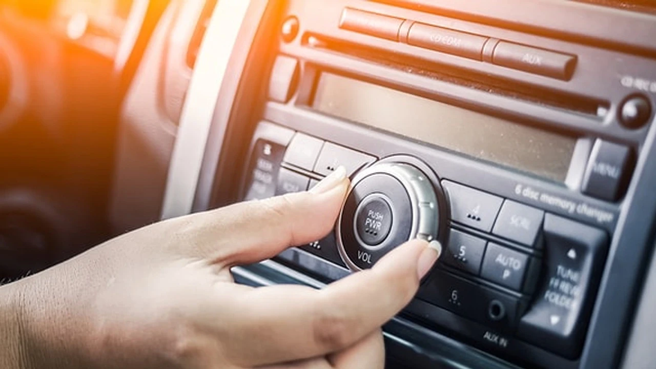 Antalya'da yüksek sesle müzik açan 2 sürücüye ceza kesildi