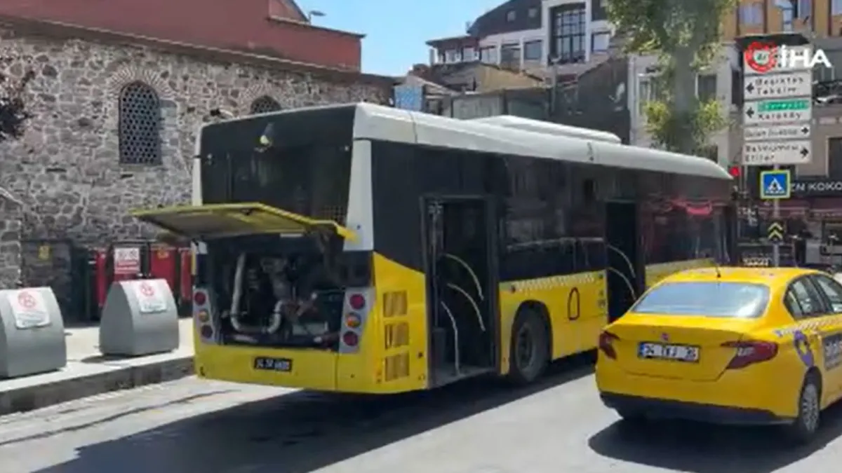 Beşiktaş'ta İETT otobüsünün motor kısmından dumanlar yükseldi: Yolcular tahliye edildi