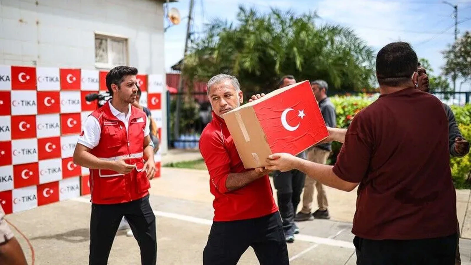Türkiye, Venezuela'ya 30 ton insani yardım malzemesi gönderdi