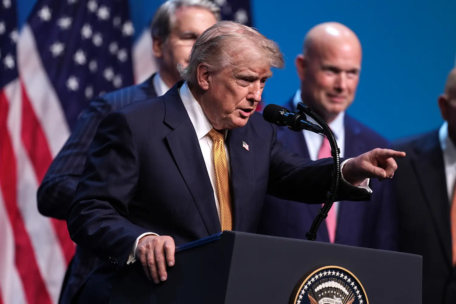 Trump'tan ayağının tozuyla Türkiye açıklaması: Gerçekten çok iyi ortaklar