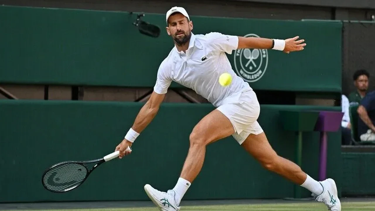 Novak Djokovic, Wimbledon'da yarı final biletini aldı