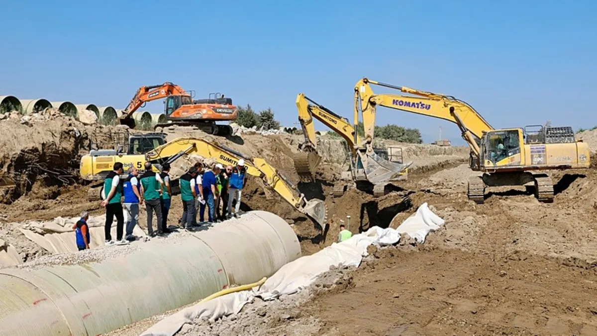 Aydın'da proje tamamlandığında su kaybı en aza inecek, dev boruların montajı yapılıyor