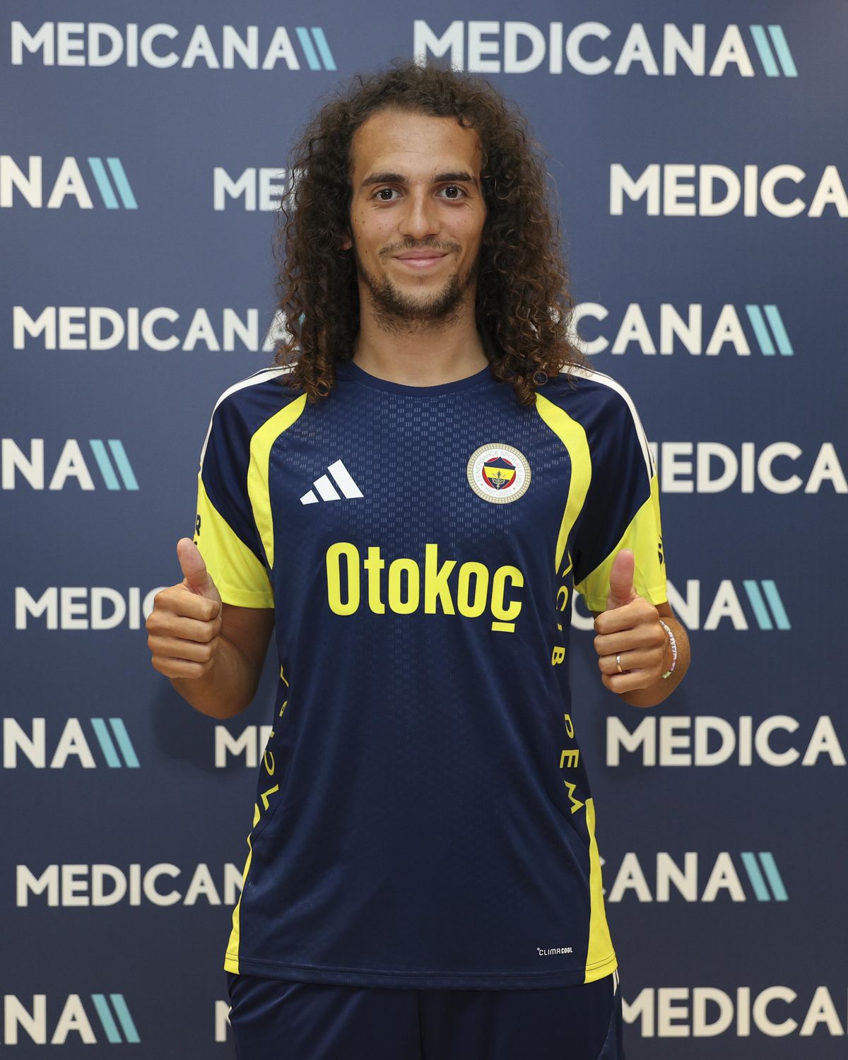 Fenerbahçe'de sağlık kontrolleri sürüyor