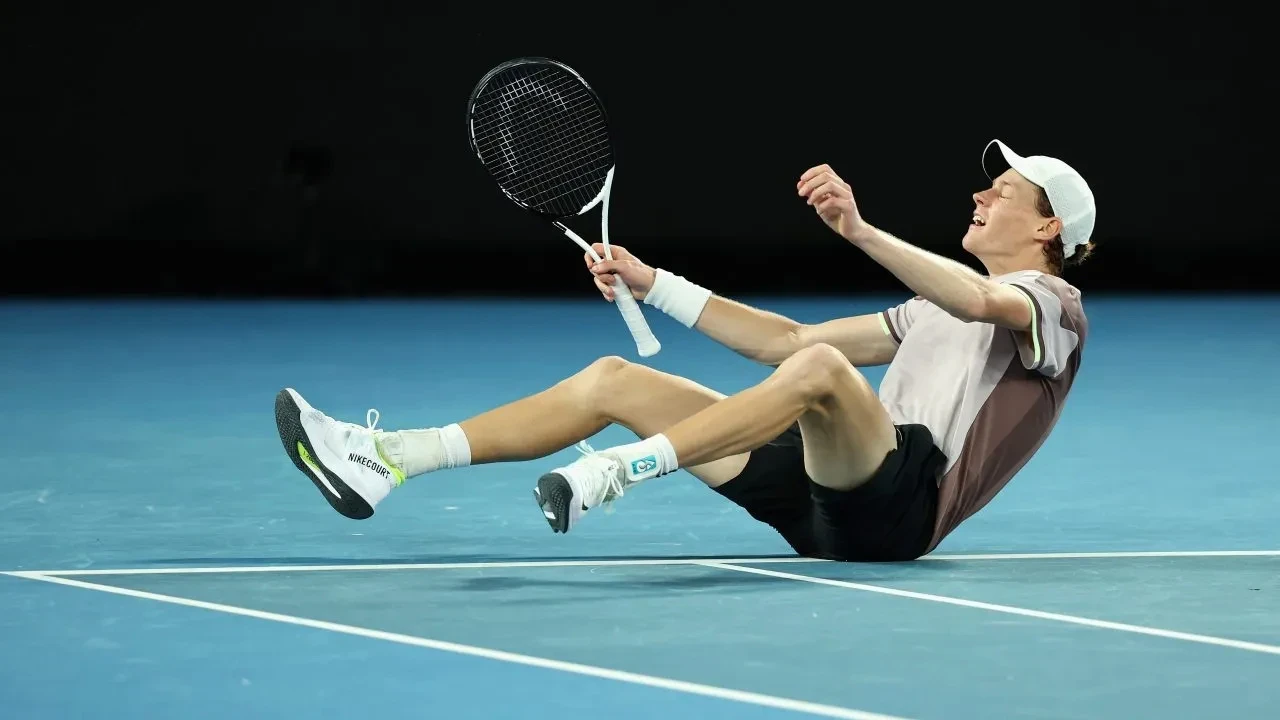Jannik Sinner, Novak Djokovic’i eleyerek Wimbledon’da finale çıktı