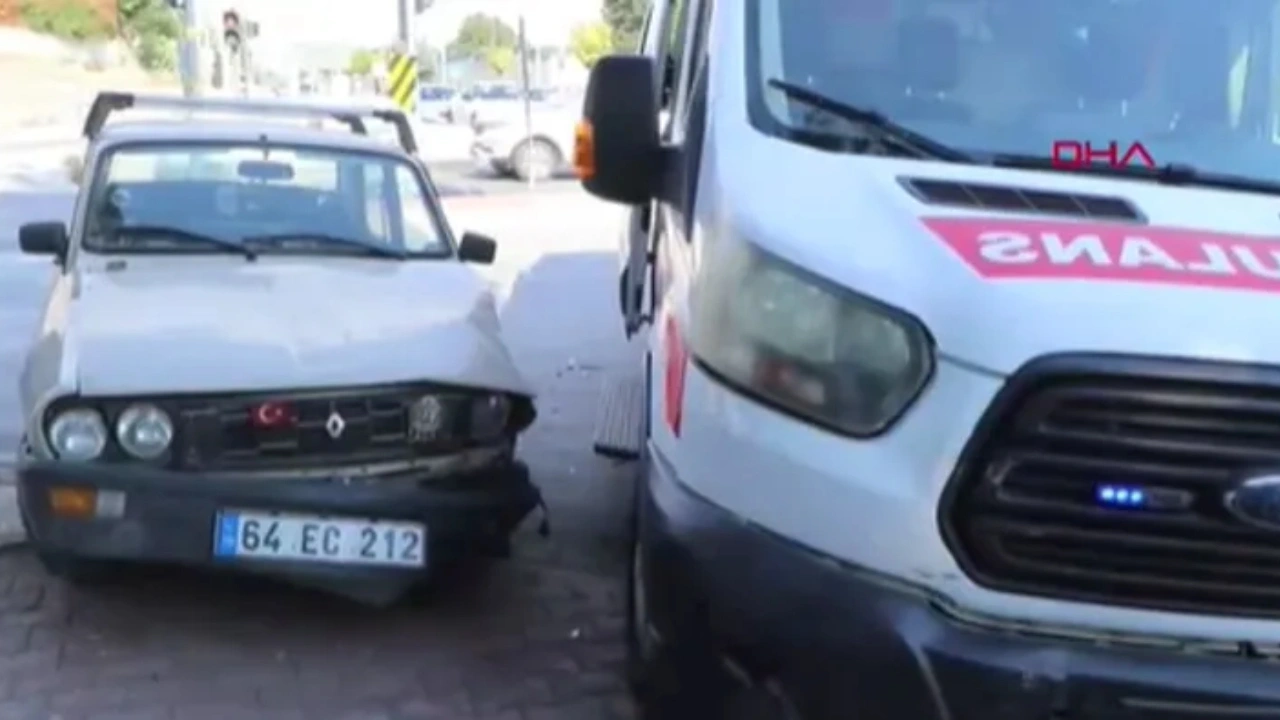 Askeri ambulans ve iki otomobil çarpıştı: Biri asker iki yaralı