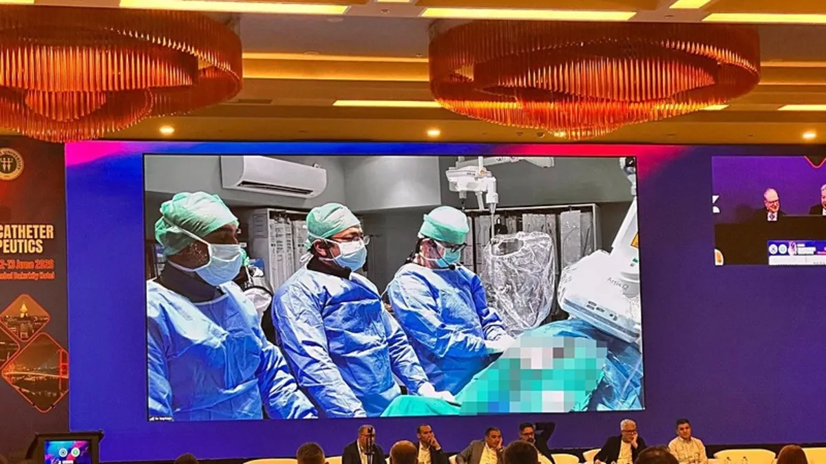 İzmir'de canlı yayında mucize ameliyat! Dünya ekran başına kilitlendi
