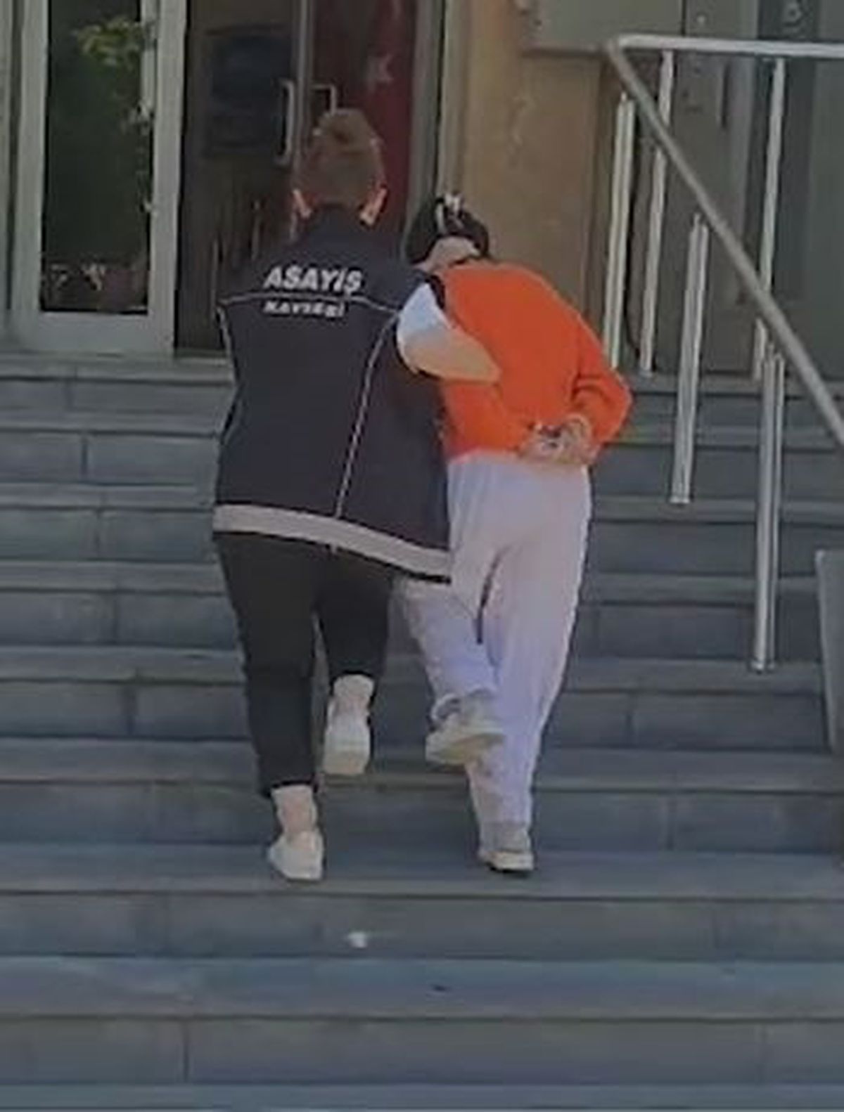 Kaçak kadın hükümlü polis tarafından yakalandı