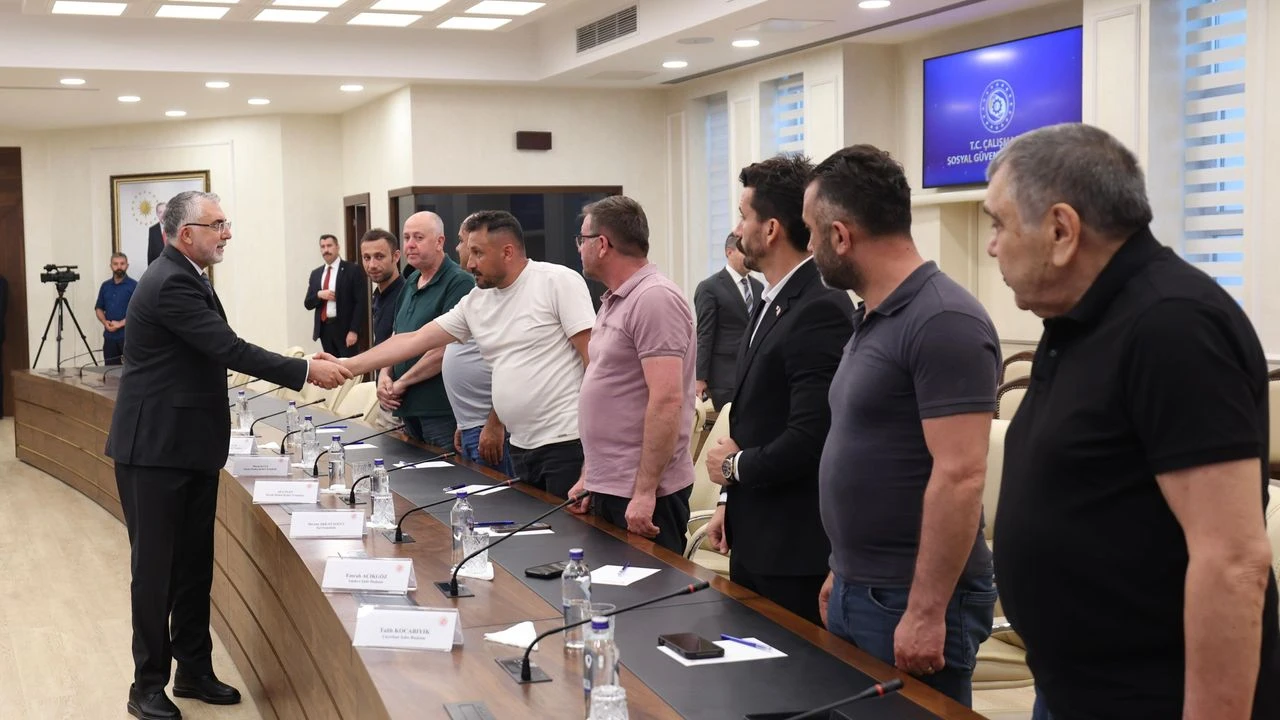 Bakan Işıkhan, Maden-İş Genel Başkanı Akçul ile görüştü