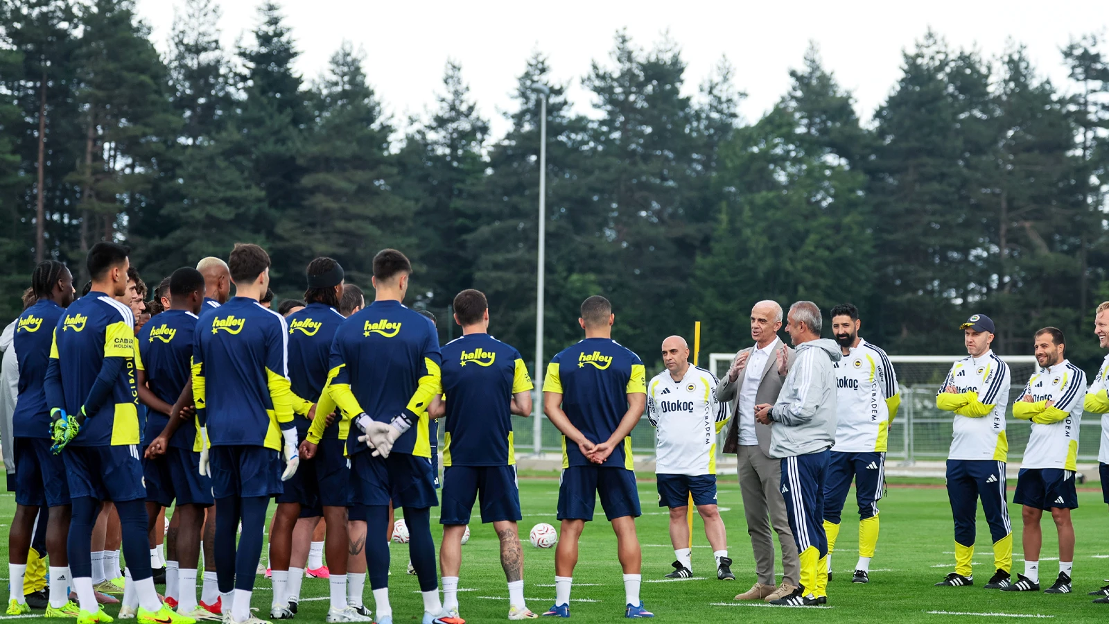 Fenerbahçe, Topuk Yaylası'nda hazırlıklarını sürdürüyor