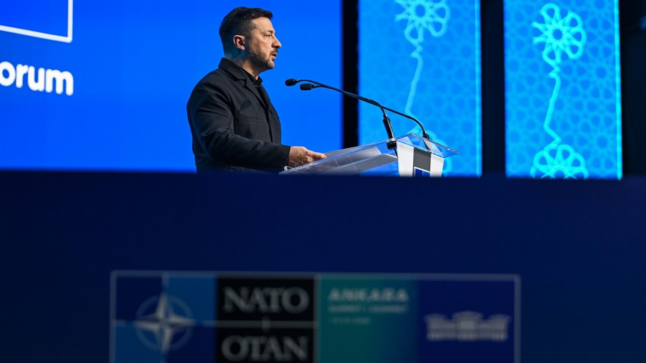 Zelenski NATO kürsüsünde: Müttefiklerden daha fazla hava savunması istedi