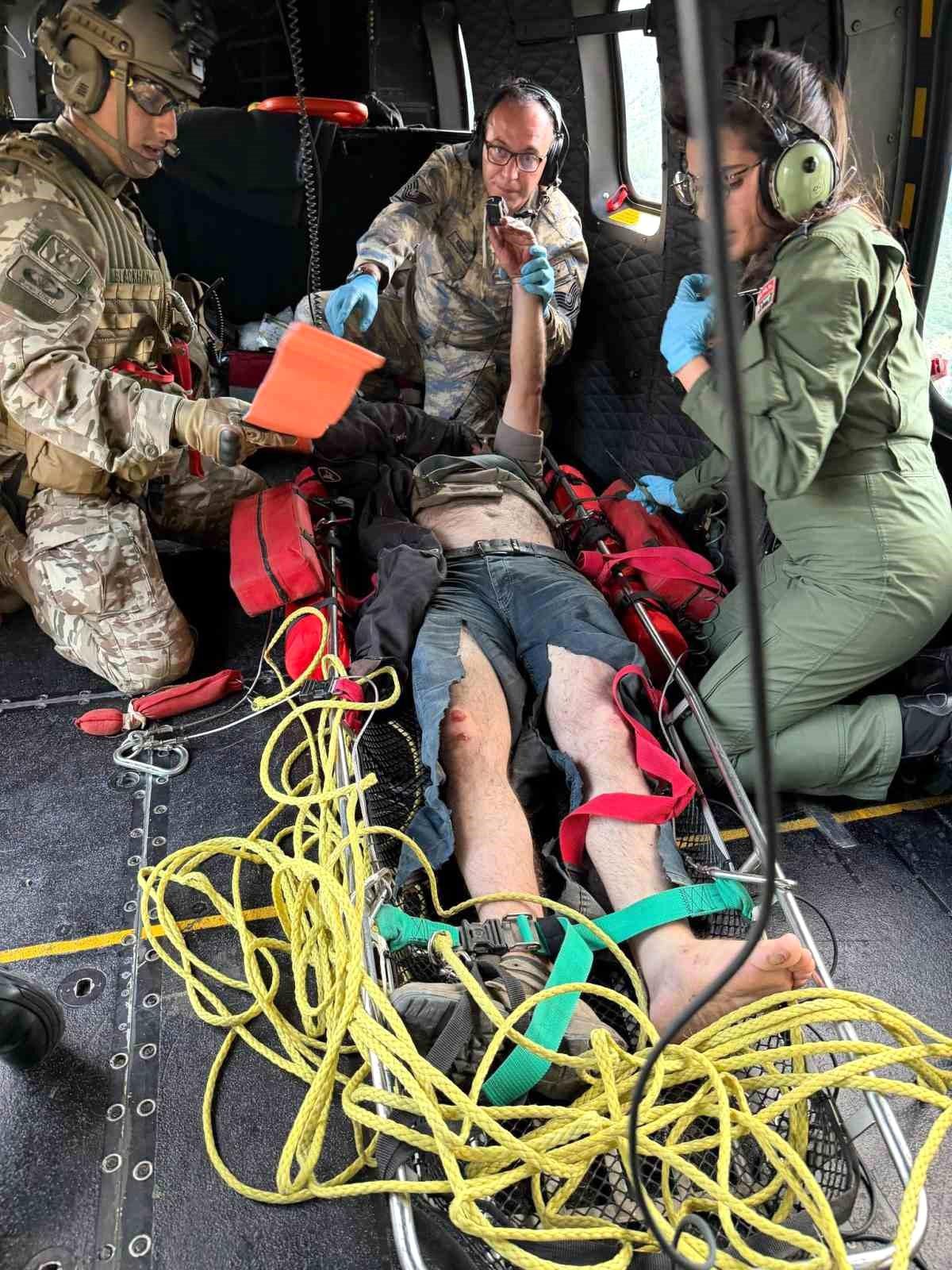 Çorum'da dağ yürüyüşü sırasında kaybolan şahıs helikopterle kurtarıldı