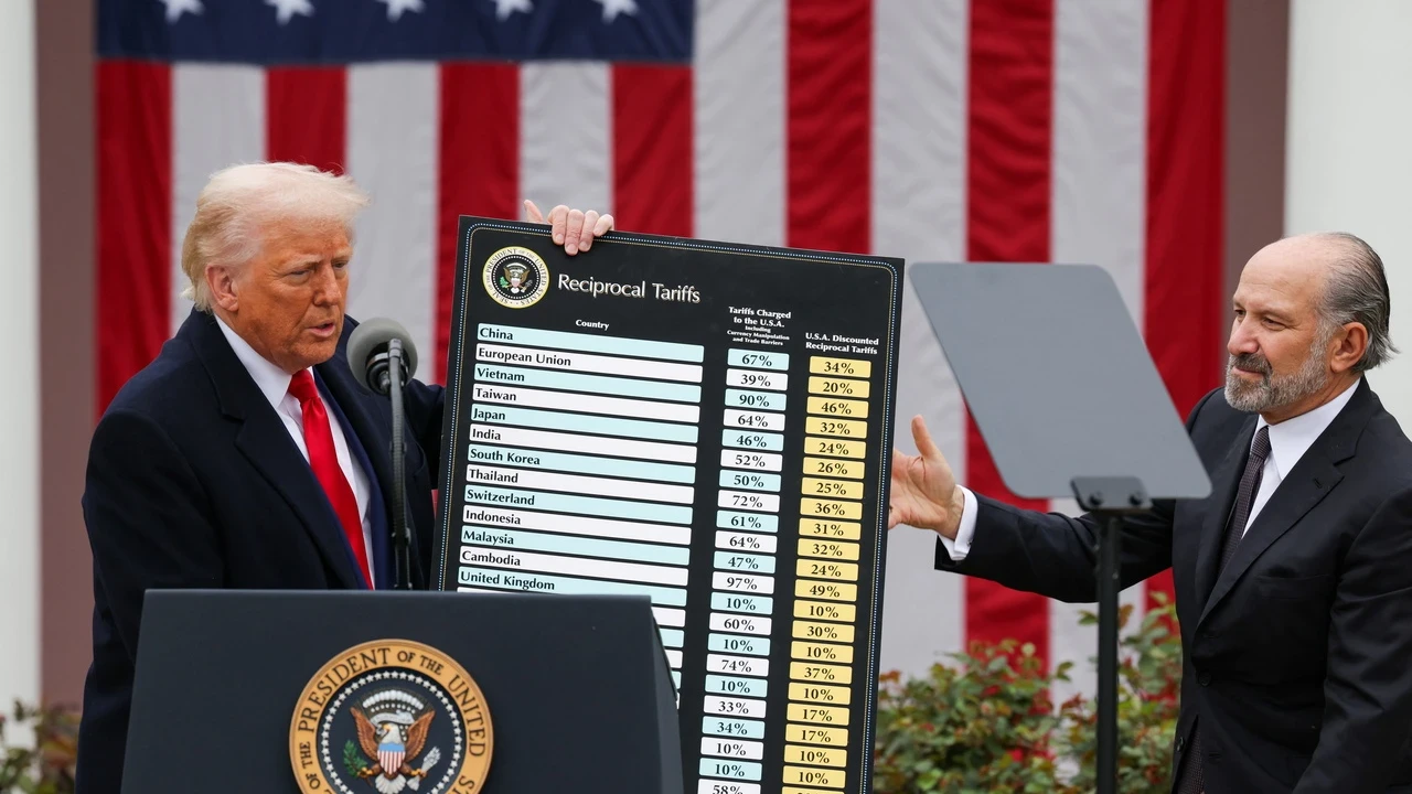 FT duyurdu: Trump, onlarca ülkeye yeni gümrük tarifeleri getirmeye hazırlanıyor