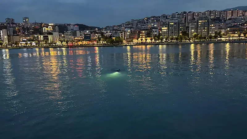 Ekipleri harekete geçiren deniz kıyısındaki eşyalar, profesyonel yüzücünün çıktı