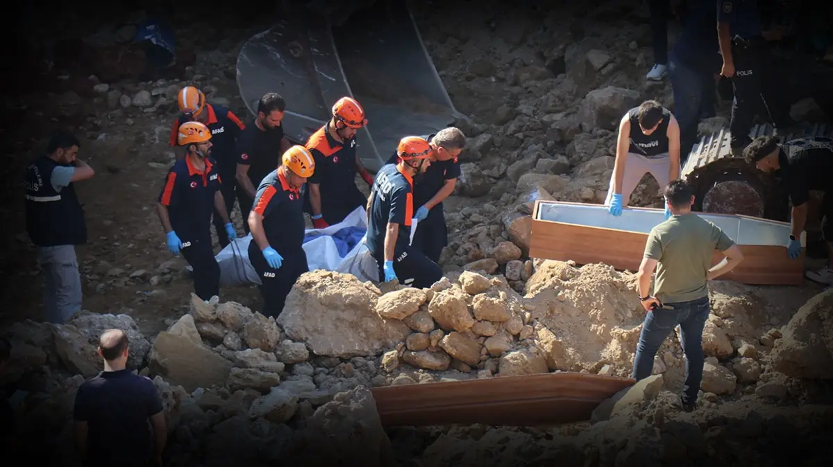Merkezefendi'de inşaatta göçük faciası: Kepçe operatörü Kudret Erdoğan can verdi