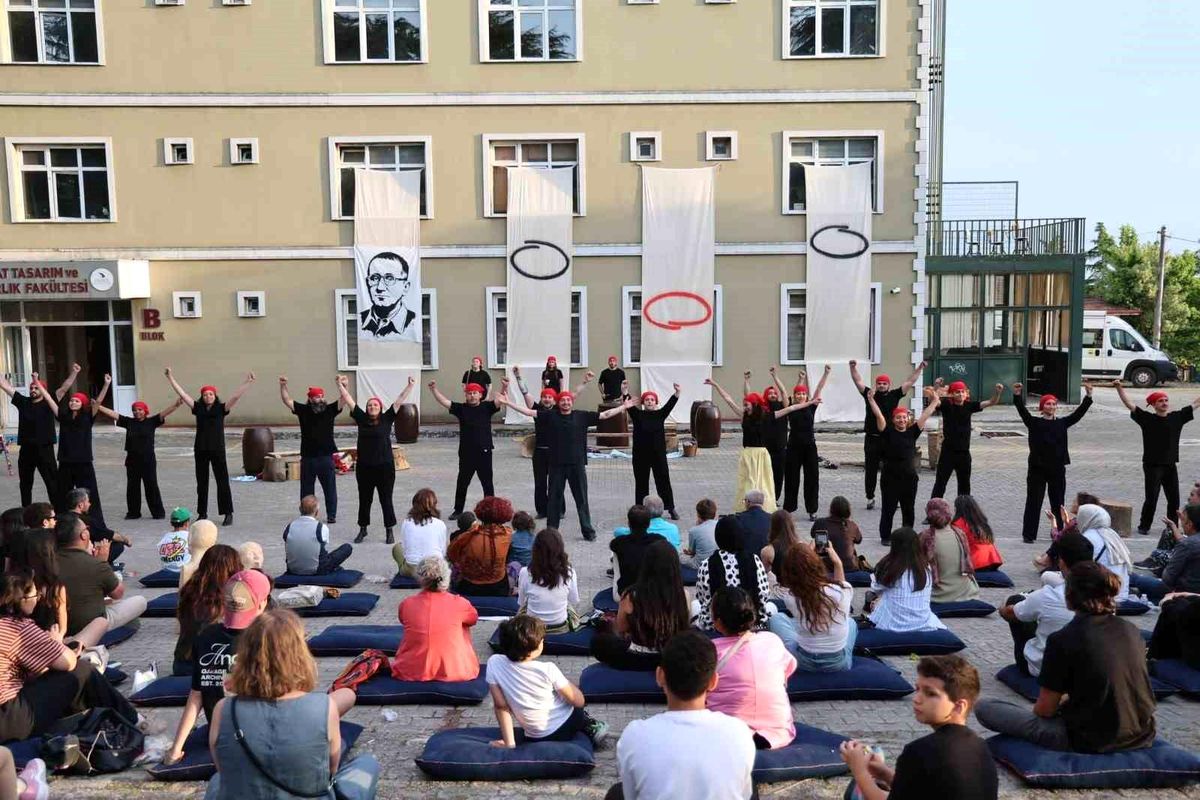 Mezuniyet festivalinde hafıza teması hayat buldu